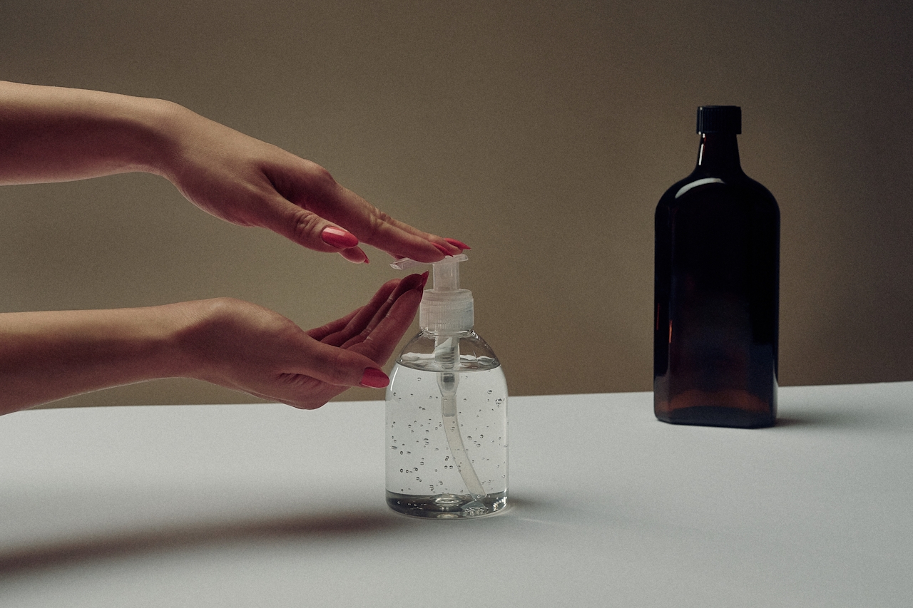 Dispensing serum into hands for bedtime routine